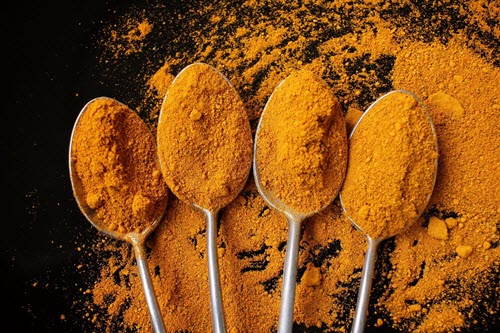 How to Whiten Teeth Naturally With Turmeric