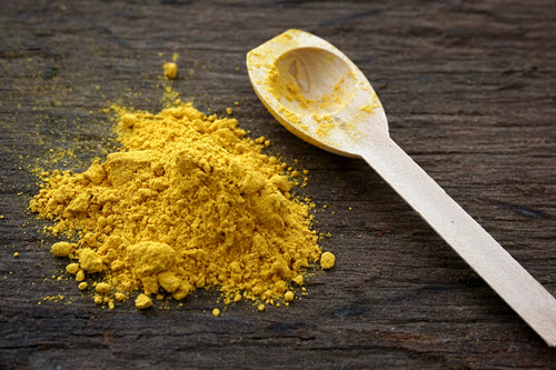 How to Whiten Teeth Naturally With Turmeric